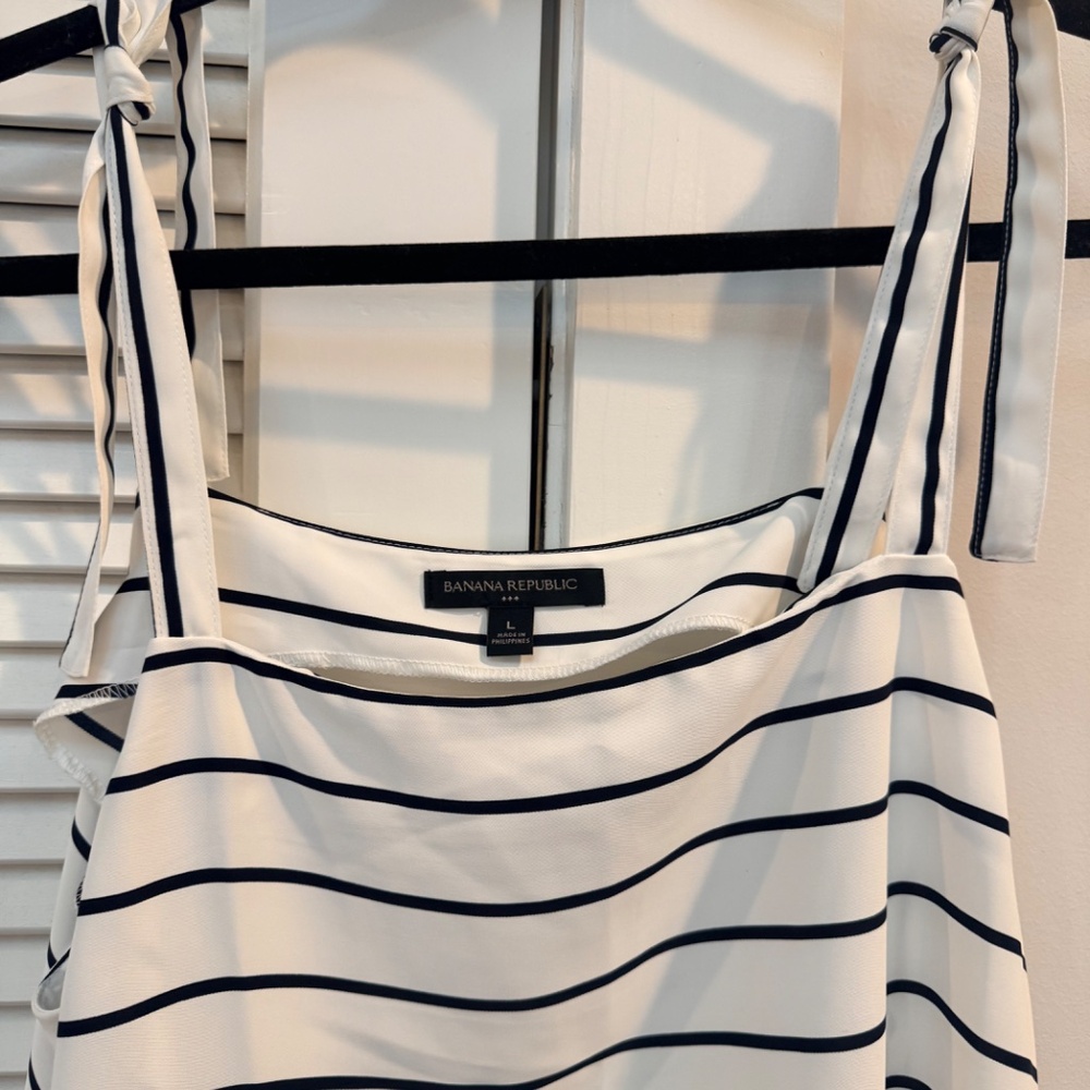 Banana Republic swing tank - Picture 2 of 6